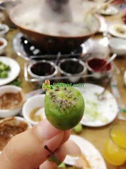 爸爸去旅游采回来的果子,味道像beat365猕猴桃,实际上是一种枣子。