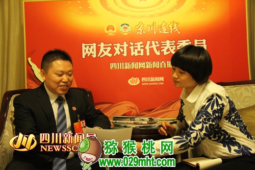 全国人大代表汪其德接受本网访谈(摄影:张进春)